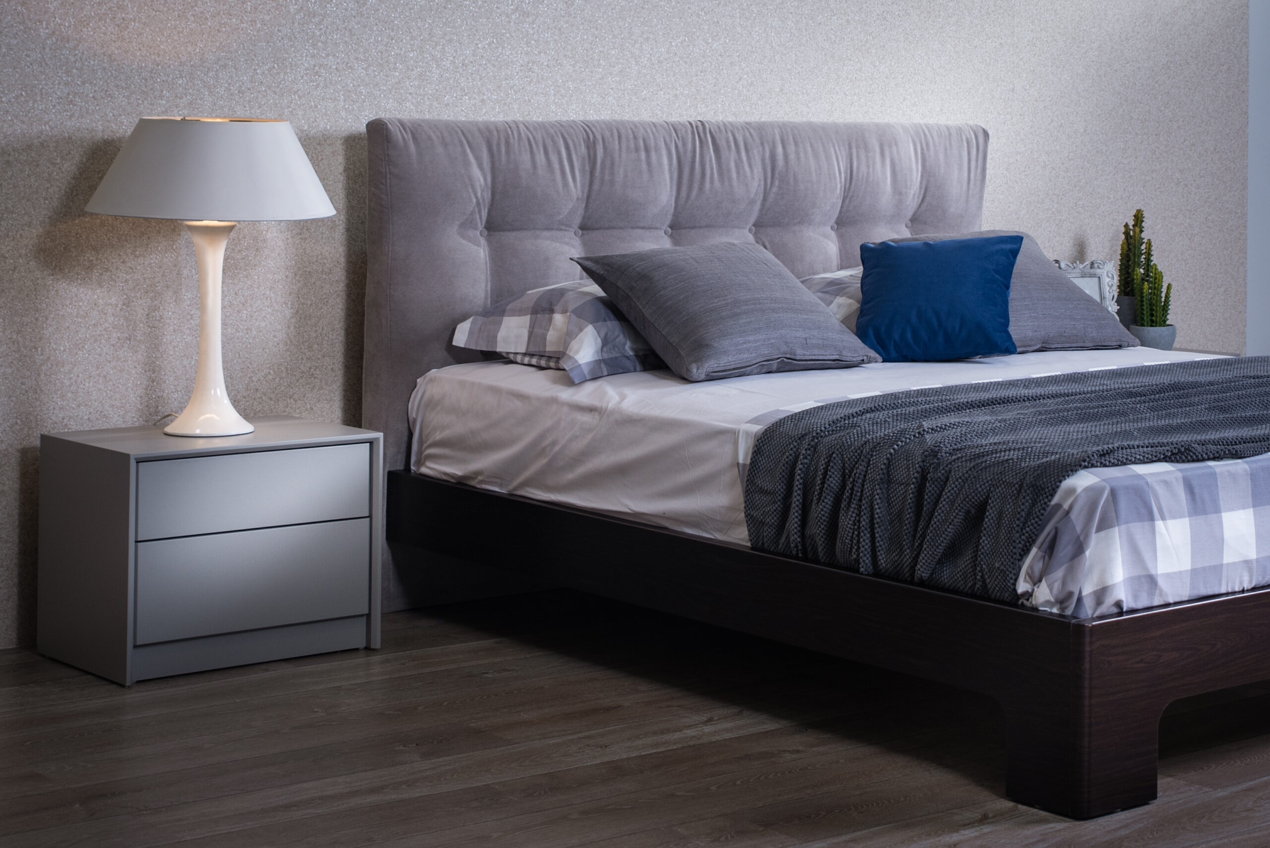 DALIA ΓΚΡΙ ΚΑΙ ΜΠΕΖ